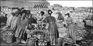 Scots fish-girls at Yarmouth early 20th century